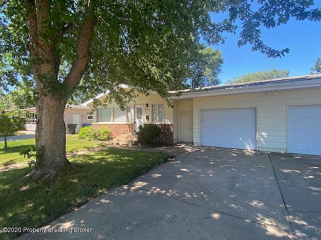 821 10th Ave W Dickinson Nd 58601 Mls 20 818 Zillow