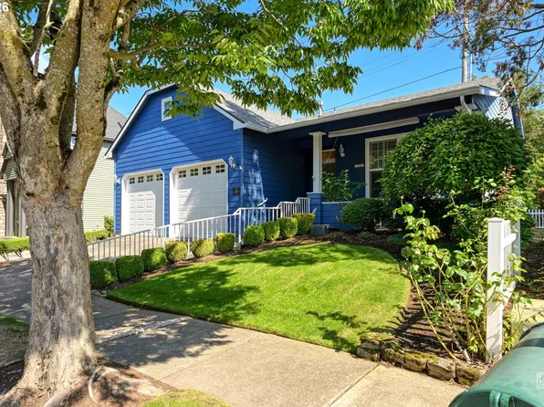 724 NE Pacific Dr, Fairview, OR 97024