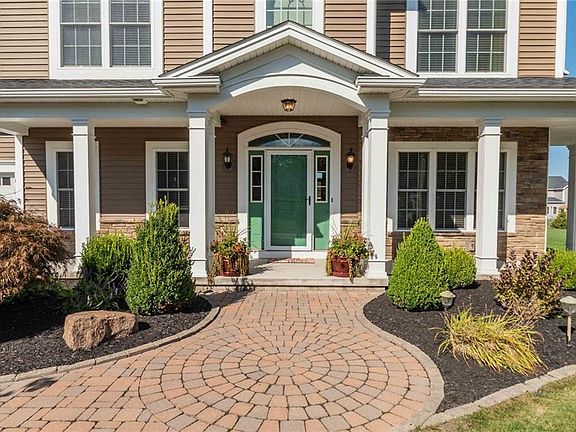 3rd image of 82 Rockwell Dr