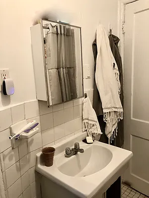 Rented by LJ Sloane Management | media 32