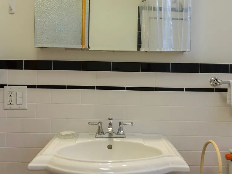 733 West Delavan — Photo 11