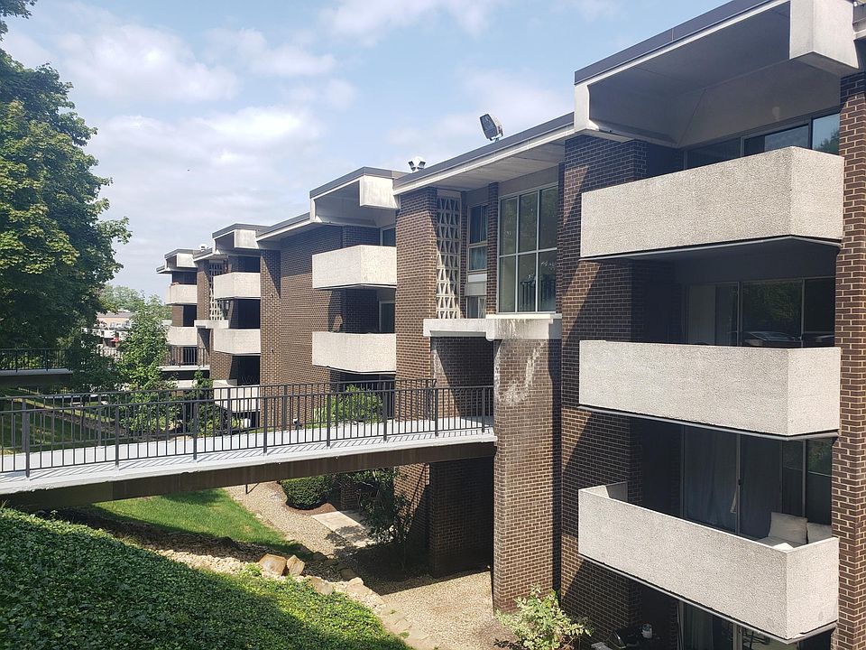 2nd image of 2107 Charlemagne Cir