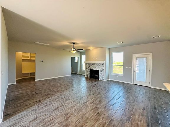 3rd image of 4105 Lynford Ln