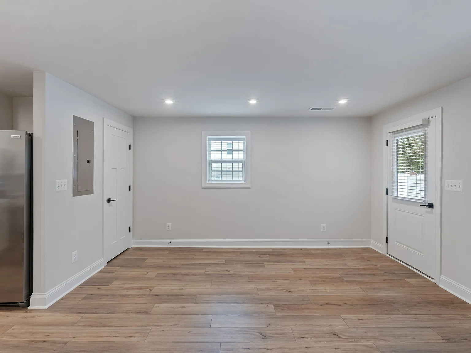 2 bed, 892 sqft, $1,600 — Photo 3