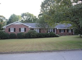 32 Hillsborough Dr, Greenville, SC 29615
