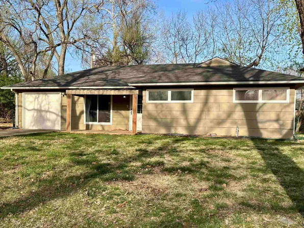 2524 SW Duncan Dr, Topeka, KS 66614