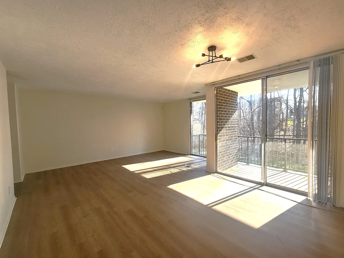 Living Room - 10244 Prince Pl #103