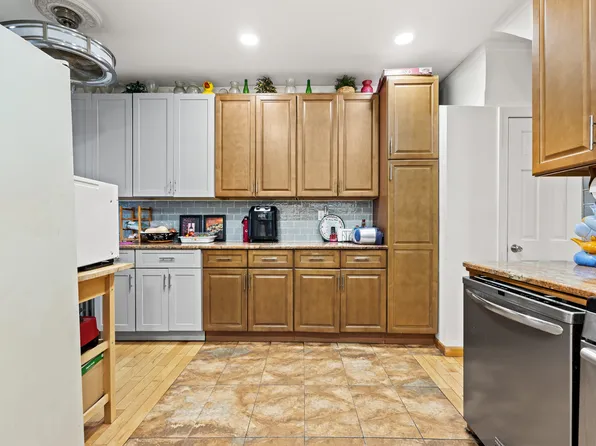 234 East 54th Street image 9 of 30