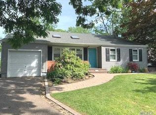114 Melville Rd, Huntington Station, NY 11746