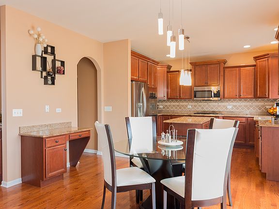 5th image of 739 Hickory Ln
