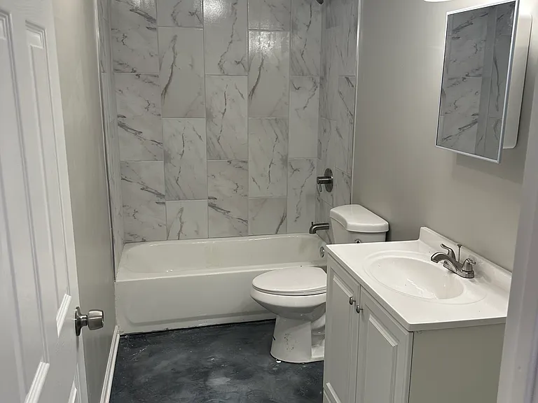6124 S Champlain Ave #BASEMENT — Photo 10