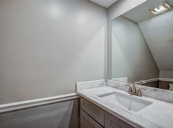 3rd image of 64 Ormond Pl