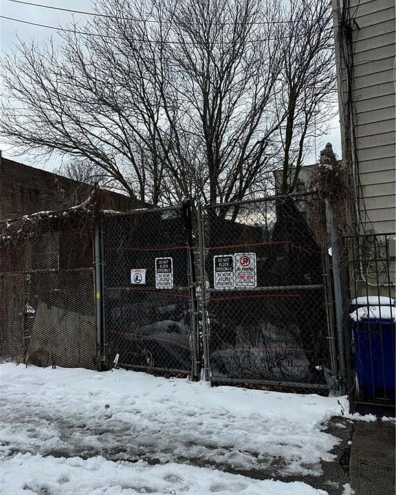 2nd image of 210 Montauk Ave