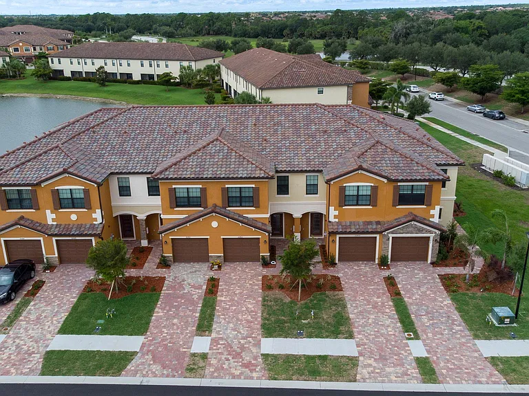 20457 Lagente Cir — Photo 32