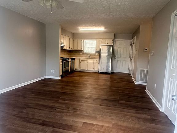 4th image of 2519 Cedar Ln