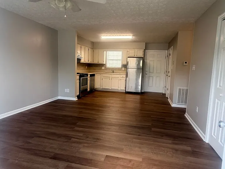 2519 Cedar Ln NE — Photo 4