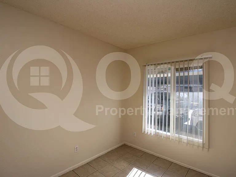 601 N May #5 — Photo 6