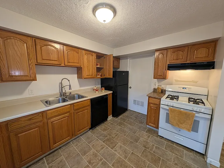 Mountain Ridge Townhouses — Photo 41