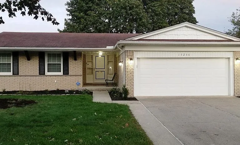 15236 Willowbrook Ln — Photo 1