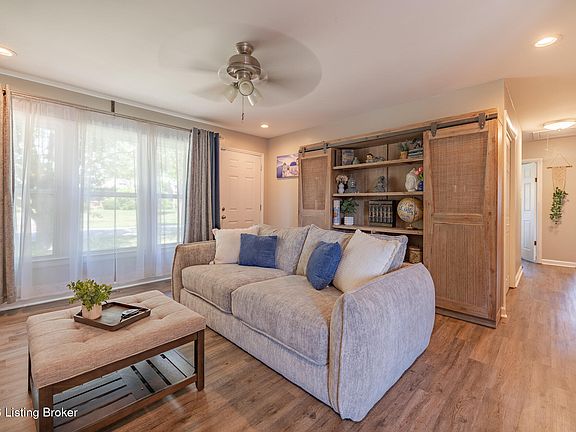 3rd image of 2108 Goldsmith Ln