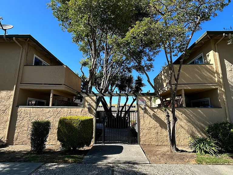 3295 Brookdale Dr #4 — Photo 34