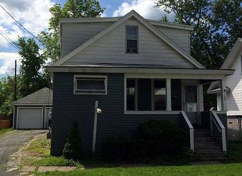 2nd image of 109 Simmons Ave