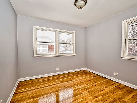 4th image of 124 N Menard Ave