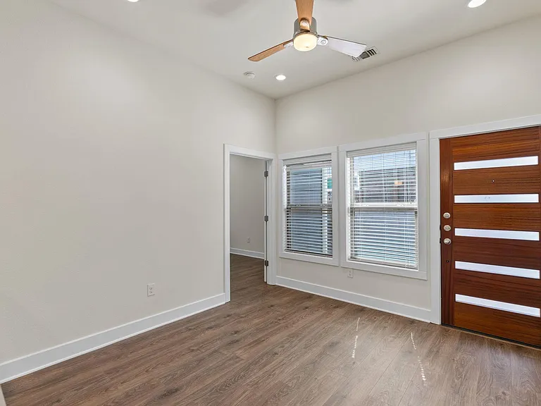 720 Pedernales St #B — Photo 9
