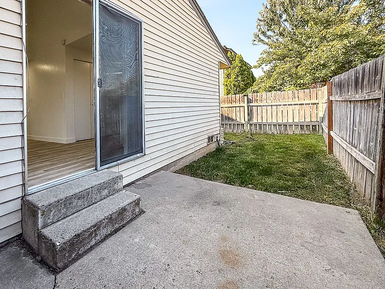 Tahoma Park Apartments — Photo 37
