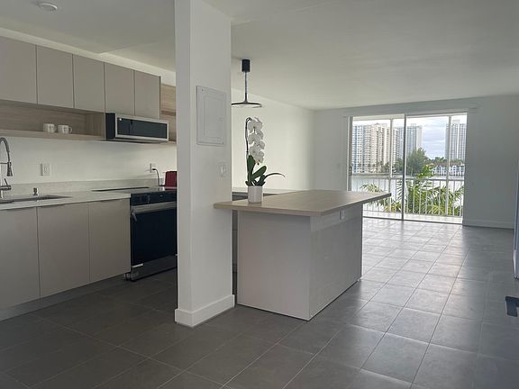 4th image of 2861 Leonard Dr