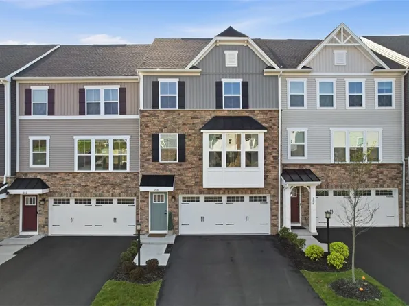 204 Cranesbill Dr, Mars, PA 16046