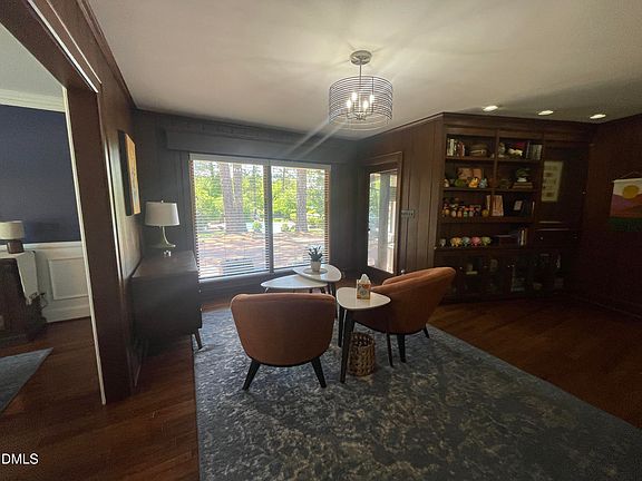 4th image of 1607 Lakeshore Dr