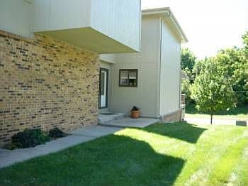 3rd image of 924 S 119th Ct