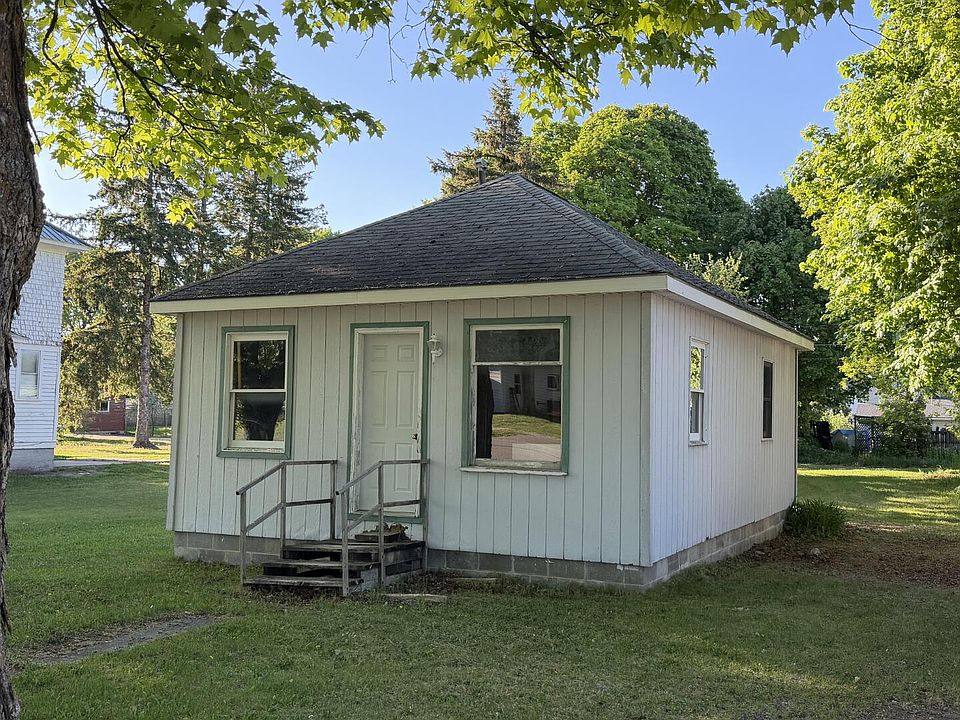 1st image of 211 E Avenue A