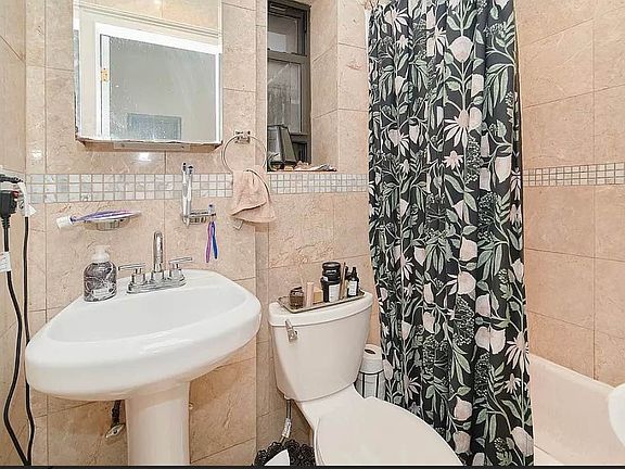 5th image of 163 Chrystie St APT 1