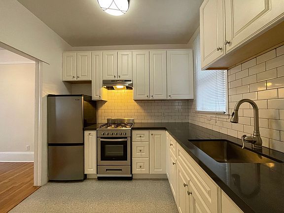 2nd image of 440 Hyde St #7058R