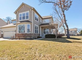 1893 W Greenleaf Dr, Round Lake, IL 60073