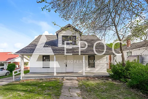 1136 W Green St Photo 1