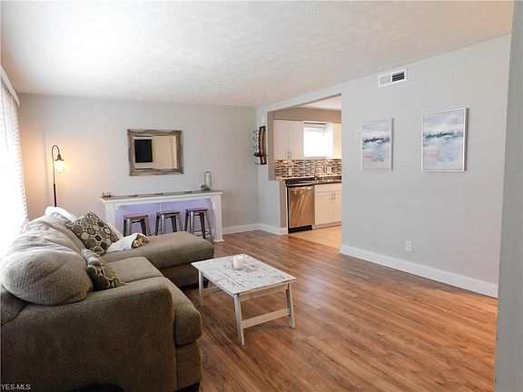 2nd image of 2140 Larchdale Dr