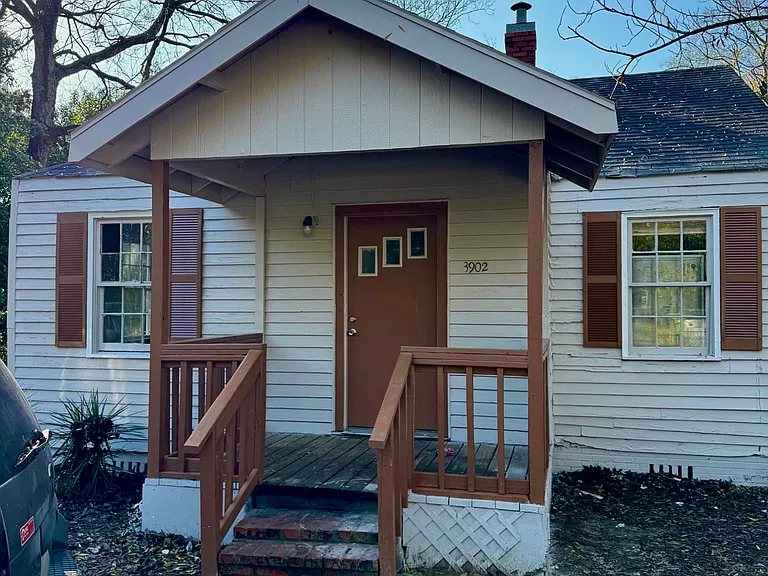 3902 N Linden Dr — Photo 1