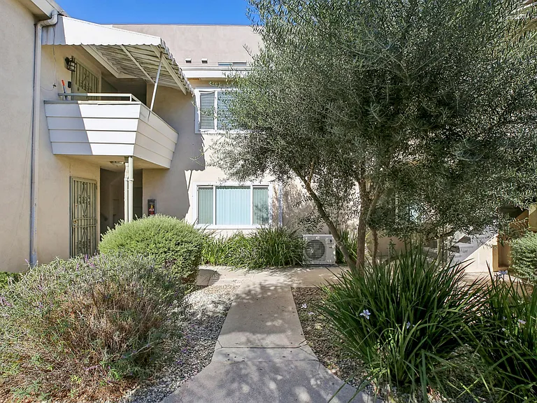 Secure, Stylish Property Near Leimert Park & Baldwin Hills — Photo 13