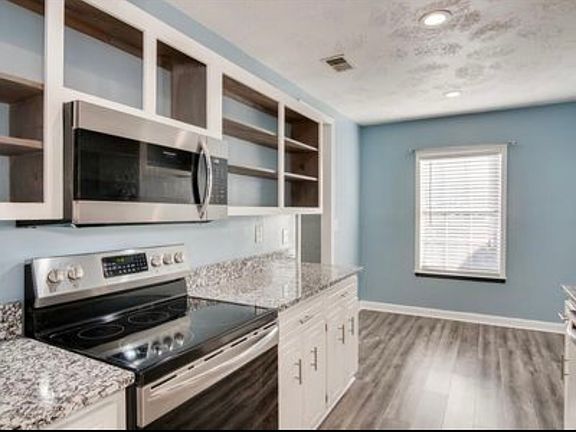 2nd image of 2140 Arrowhead Dr #2940