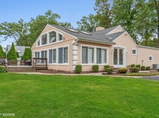 18 Karen Ln, New Rochelle, NY 10805