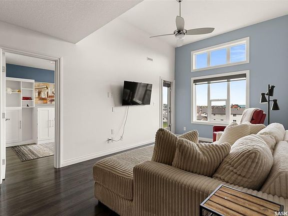3rd image of 5303 Universal Cres #410