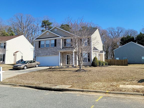 2nd image of 1900 Briar Run Dr