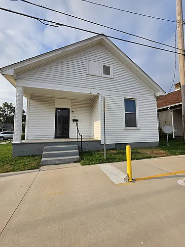 900 E Walnut St Photo 1