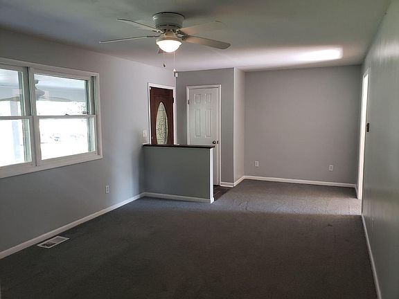4th image of 5585 Garrett Dr
