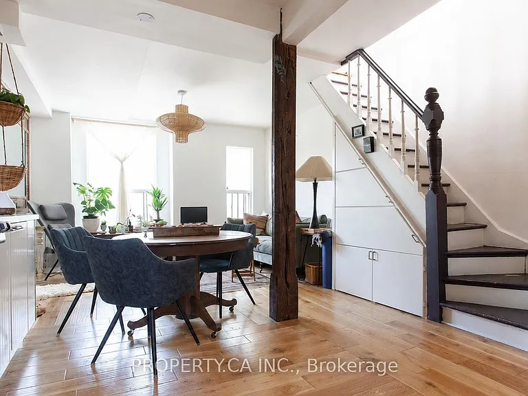 13 Hook Ave #UPPER — Photo 2