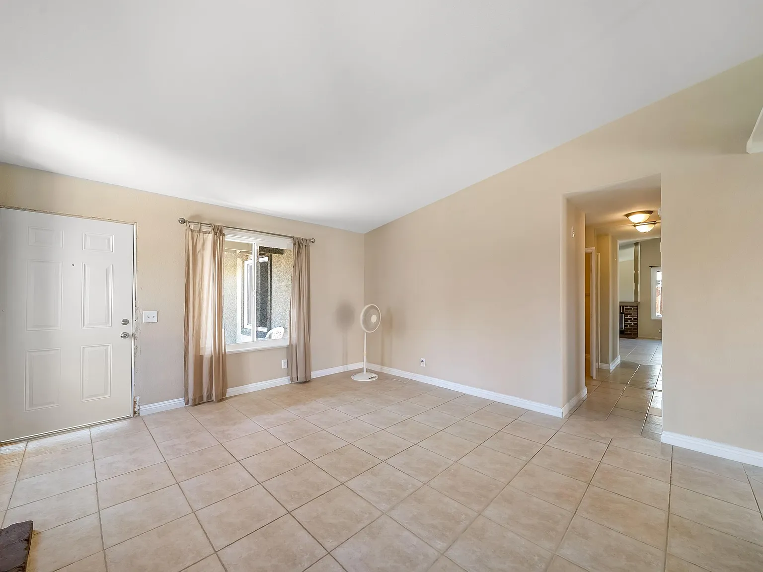 2 bed, 1085 sqft, $2,300 — Photo 3