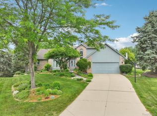 2138 Kennedy Dr, Rochester Hills, MI 48309